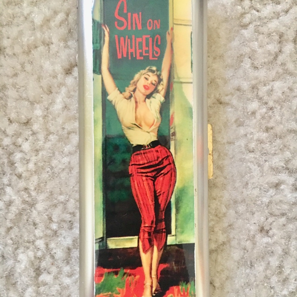 Little Metal Pin up Case